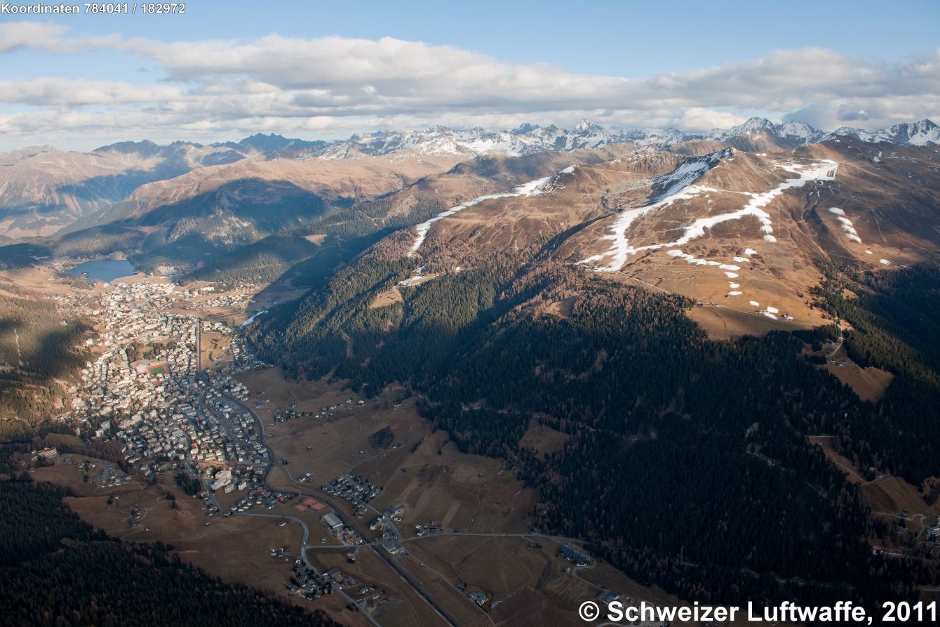 Jakobshorn, Ausaperung. Blick nach Davos und Davoser-See (2)